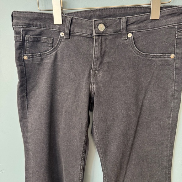 Divided H&M Low Waist Flare Jeans in Black. NWT. Women’s 10 (actual 32x32) - Picture 6 of 13